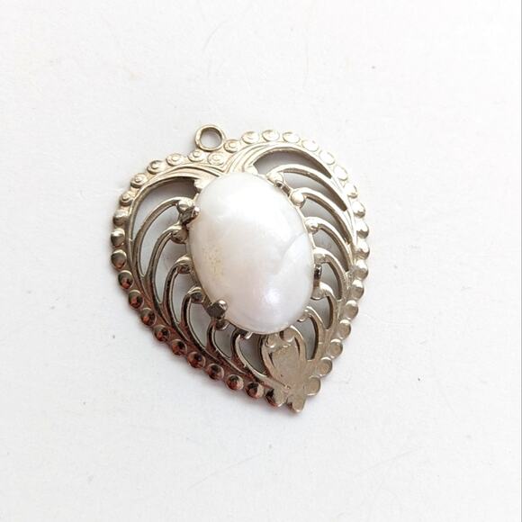 Vintage Estate Silver Tone Filigree Open Faux Stone Cabochon Heart Pendant - Picture 1 of 3